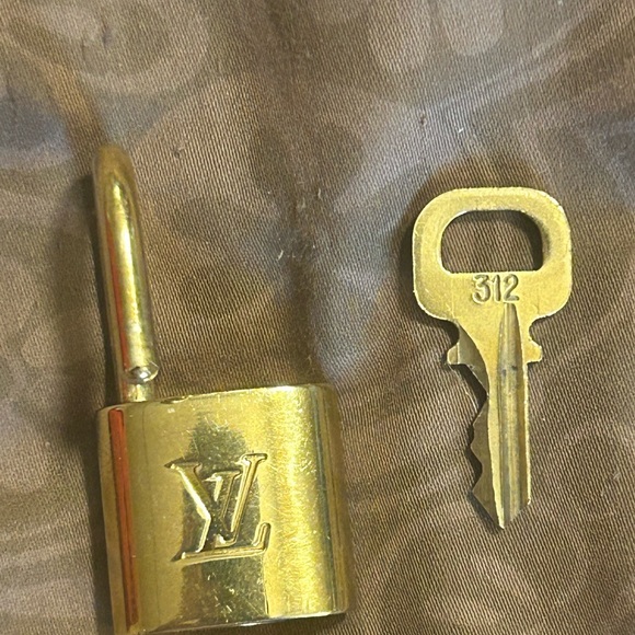 Lv lock and key #312 - Picture 1 of 5